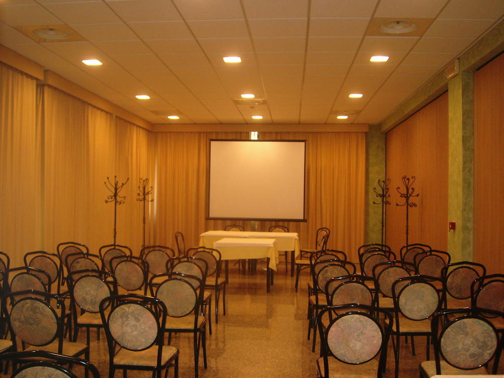 Hotel La Fonte A 300M Uscita A14 Pescara Nord Citta Sant'Angelo Exterior photo